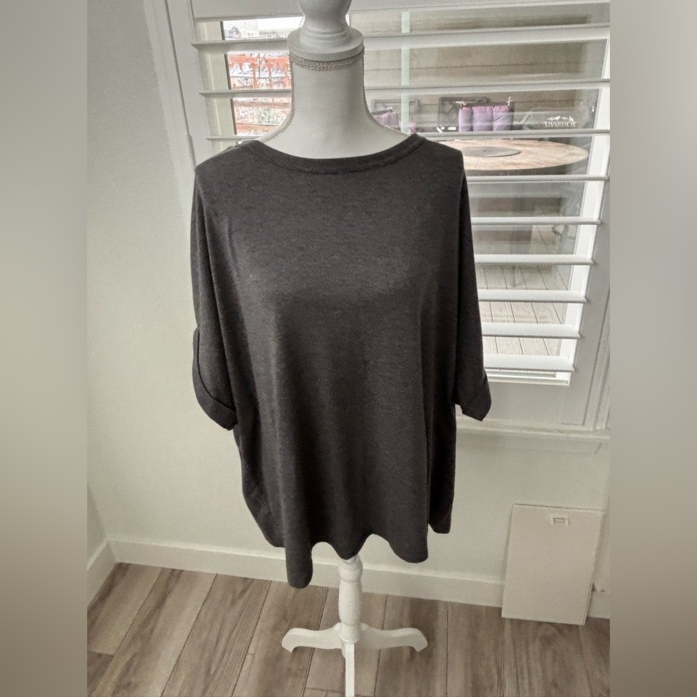Chic Charcoal Women's Short Sleeve Top